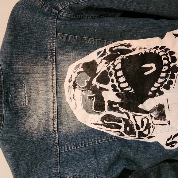 𝅺cropped Distressed Denim Jean Jacket - Picture 5 of 11